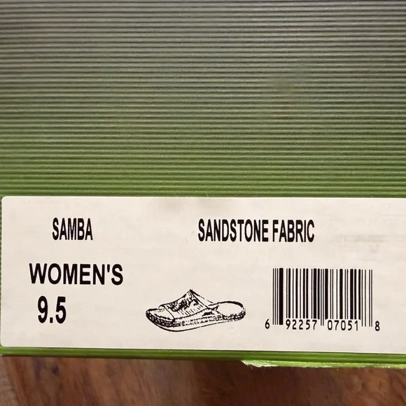 Earth Women's Colorful Embroidered Mules - Picture 5 of 5